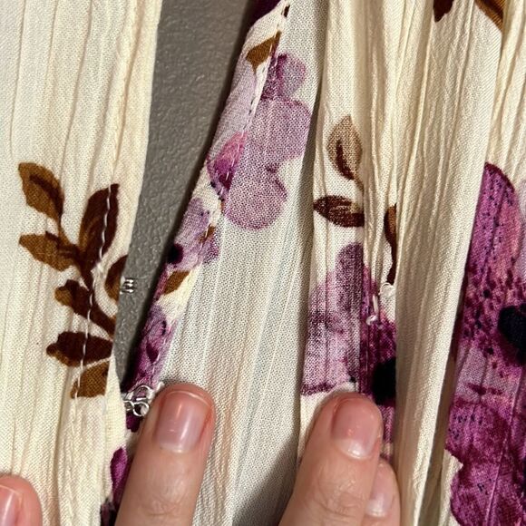 3 for $30! American Eagle floral romper. Size xs. - Picture 5 of 10